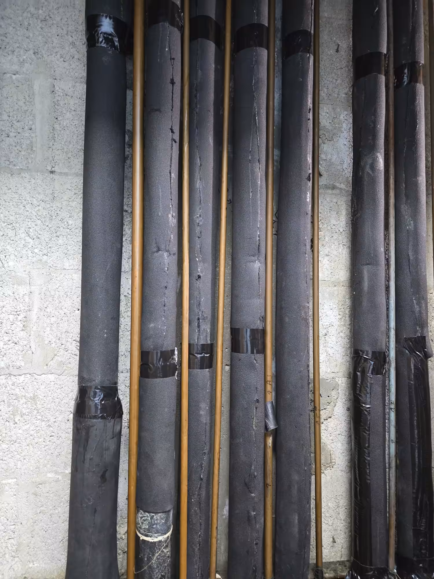 Elastomeric vs. Fiberglass Pipe Insulation: The Climate Zone 1A Guide 1 Detailed view of closed-cell elastomeric foam structure preventing vapor drive in South Florida